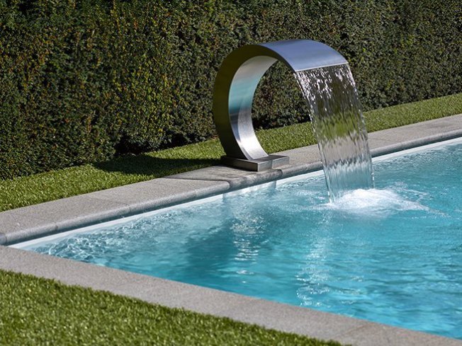 zwembad fontein boordsteen relaxzwembaden